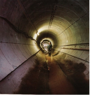 Fig. 1 : Infiltration d'eau dans un tunnel construit avec des voussoirs